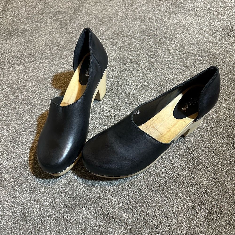 Free People / Genuine Leather Wooden Clogs / EU 37 (US 7) - Picture 7 of 11
